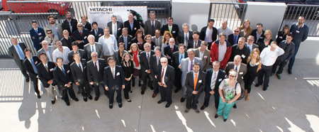 Foto de grupo con los asistentes a la inauguracin de las nuevas instalaciones