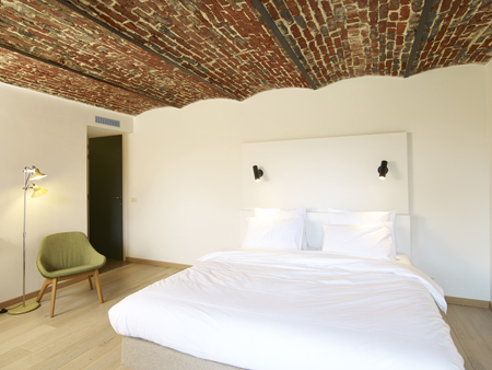 Ambiente acogedor en un hotel proporcionado por la nueva gama de Daikin, fan coils de suelo y de techo