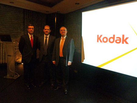 De izquierda a derecha: Roberto Sanchez, Managing Director & Human Resources Director en Iberia Kodak, S.A...