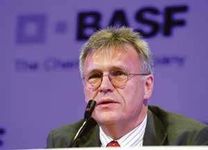 Dr. Bernd Blumenberg, presidente de Basf-YPC Co. Ltd. en la conferencia de prensa de Nanjing