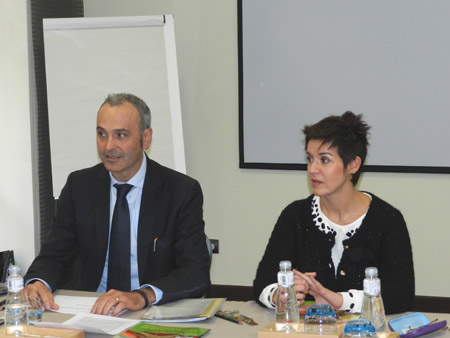 Lorenzo Herrero, director adjunto de Persax, y Beatriz Ochoa, responsable del departamento de Marketing