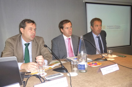 Antonio Lpez-Nava, gerente de A3e, Manuel Sayagus, presidente de A3e, y Alejandro Cobos, miembro del Consejo Directivo de A3e...