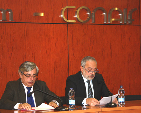 Martn Agenjo, ponente de la Comisin de Aguas de Conaif y Esteban Blanco Serrano, presidente de Conaif, durante la rueda de prensa...