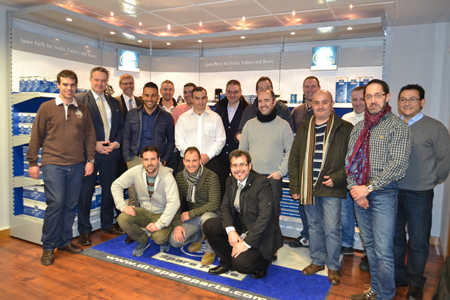 Foto de grupo con los socios del Grupo Urvi que visitaron las instalaciones de Diesel Technic Iberia