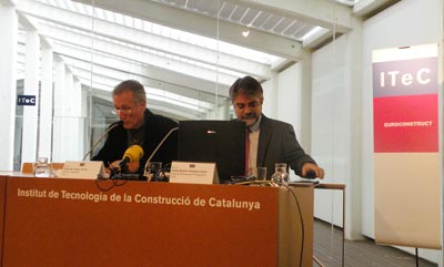 De izquierda a derecha: Anton M. Checa, director general del ITeC, y Josep R. Fontana, jefe del Servicio de Prospectiva del ITeC...