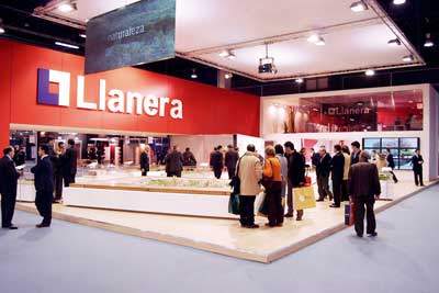 Stand de Llanera en UrbeDesarrollo 2005