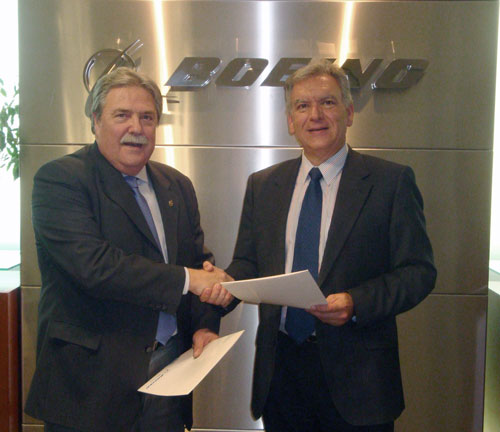 El director general de Fada-Catec, Juan Pedro Vela (izquierda) y el director general de Boeing Research&Technology-Europe, Jos Enrique Romn...