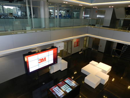 Interior del nuevo Centro de Innovacin. En la planta baja se puede ver la mesa tctil con las 46 plataformas tecnolgicas...