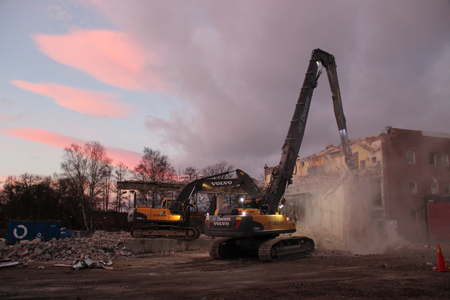 Trabajos de demolicin de la vieja fbrica de Volvo CE en Munktellstaden