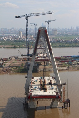 Se espera que el puente 'Nhat Tan' se inaugure en octubre de 2014