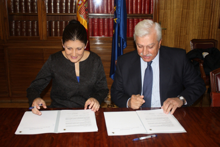 Javier Diaz, presidente de Avebiom, y la directora de la Oficina Espaola de Cambio Climtico, Susana Magro...
