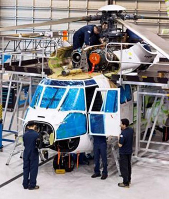 Reparacin del helicopter AS332L-1 en las instalaciones de Vector Aerospace