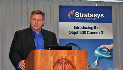 Bruce Bradshaw, director de marketing de EE UU de Stratasys durante su presentacin a la prensa