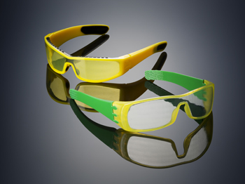 Gafas impresas en la impresora 3D Objet500 Connex3 utilizando material opaco VeroYellow (la montura)...