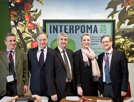 Todo los mximos responsables de Interpoma 2014 posaron tras la presentacin en Fruit Logistica