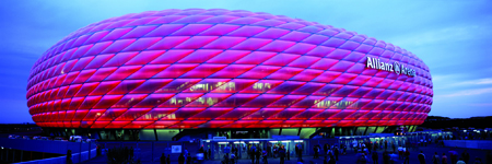 El sistema de iluminacin del estadio Allianz Arena, tanto en el terreno de juego como en los salones de trofeos y exposiciones...