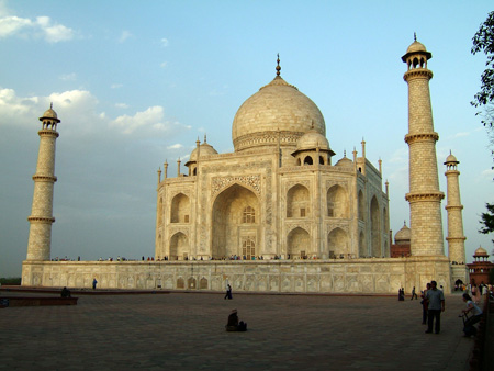 El Taj Mahal se sustenta sobre pilares de madera