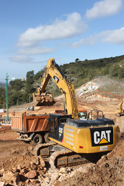 Primera excavadora Cat 336E Hybrid que trabaja en Espaa, propiedad del Grupo Soler Torrens e hijos