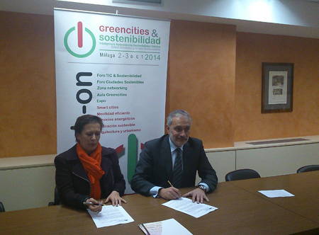 La directora general de Fycma, Yolanda de Aguilar, y el presidente de Conaif, Esteban Blanco Serrano, en el momento de la firma del convenio...