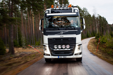 La nueva Direccin Dinmica de Volvo reduce notablemente los movimientos del volante causados por las irregularidades de la carretera...