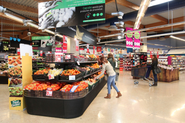 La nueva generacin de supermercados Caprabo, lanzados el pasado febrero, recupera los valores tradicionales del comercio de proximidad...