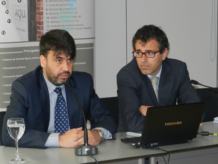De izquierda a derecha: Javier Pedroche, de Knauf, y Sever Roig, de Parexgroup, durante la rueda de prensa