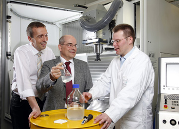 Peter Eisner, Michael Menner y Andreas Malberg, desarrolladores del lubricante libre de aceites
