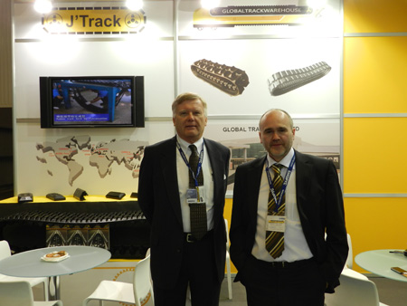Stand de Global Track Warehouse en Smopyc 2014. De izquierda a derecha: Kurt E...
