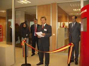 Ferdi Tngi, momentos antes de la inauguracin oficial de las nuevas instalaciones