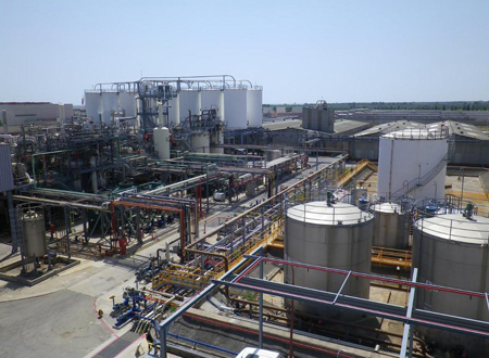 Instalaciones de Total Petrochemicals Ibrica en el Prat de Llobregat