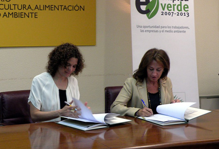 Sonia Castaeda y Ana Beln Noriega, en la firma del acuerdo