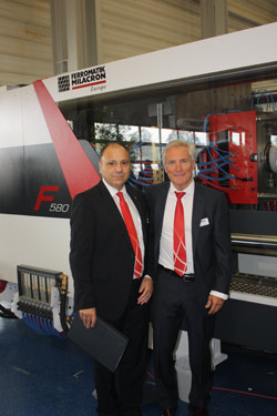 Gerold Schley, director general de Ferromatik Milacron Maschinenbau GmbH (FME) junto a Joaquin Rabinad...