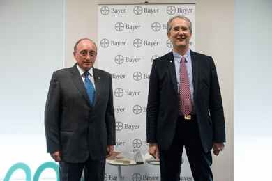 Jess Loma-Ossorio, director general de BMS para la regin Iberia y Patrick Thomas, CEO de Bayer MaterialScience durante su intervencin...