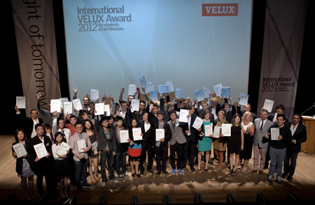 Foto de grupo con los galardonados en el Premio Internacional Velux 2012 para Estudiantes de Arquitectura