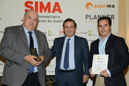 Entrega del galardn a la Mejor Iniciativa en Rehabilitacin Energtica de Edificios en la Gala de Entrega de los Premios Asprima-Sima 2014...