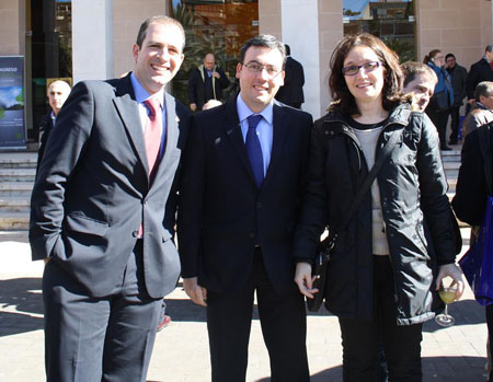 En la imagen, el gerente de GBingener, Gonzalo Garca-Baquero (izquierda), junto al alcalde de Alczar de San Juan, Diego Ortega...