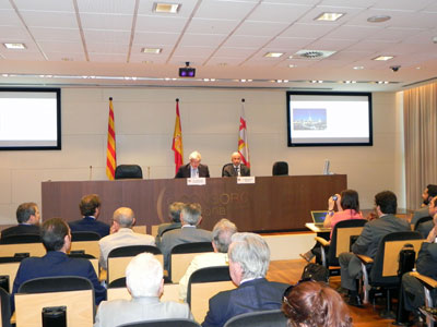 Jordi Cornet, delegado especial del Estado en el CZFB, junto a Mohammed Alzarooni, presidente de la Organizacin Mundial de Zonas Francas (WFZO)...