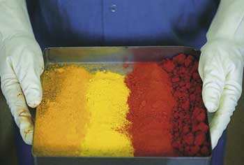Los pigmentos azo, aqu en rojo y amarillo, forman el grupo ms grande dentro de los colorantes sintticos orgnicos