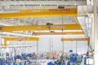 Gras industriales de Konecranes trabajando en el Sector de la fabricacin