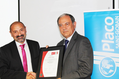 Entega del premio a Victor Bautista, director general de Saint-Gobain Placo