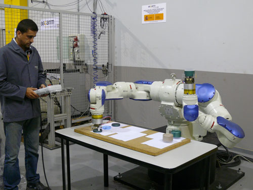 El robot industrial Yaskawa SDA20D diseado para que empresas puedan lleva a cabo sus pruebas piloto