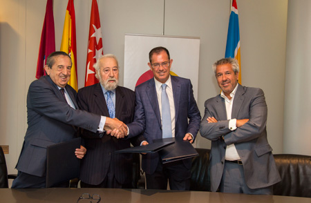 Momento de la renovacin del acuerdo entre Ifema / Vendibrica y la asociacin PVA...