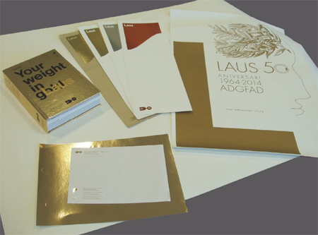 Cartelera impresa en Olin Regular High White 130gr, distribuido por Antalis; Diplomas entregados durante la Nit Laus...