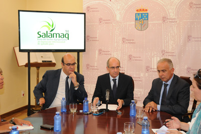 El presidente de la Diputacin de Salamanca, Javier Iglesias (centro) durante la presentacin de su balance sobre Salamaq14...