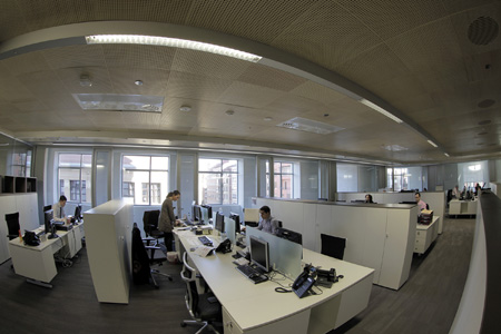 El nuevo edificio es un innovador bloque de oficinas de 3.500 m2 que actualmente alberga unos 220 puestos de trabajo. Foto: Izquierdo Ibez...
