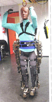 Fig.4 Exoesqueleto para las piernas, diseado por M.Nicolelis y colocado sobre un maniqu. Todava no se ha probado en paralticos. Sao Paulo...