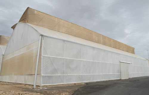 Un invernadero Multitnel Gtico de 12,80 metros de luz, donado por la empresa Gogarsa...