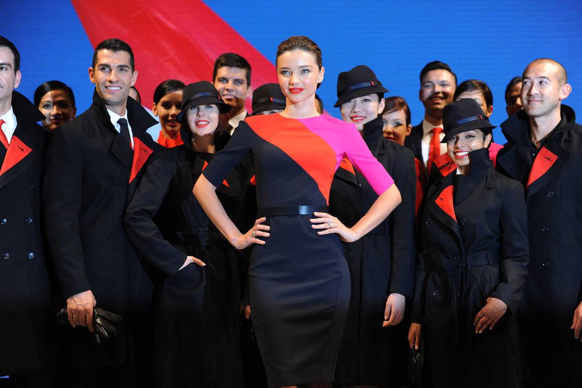Miranda Kerr con el nuevo uniforme de Qantas