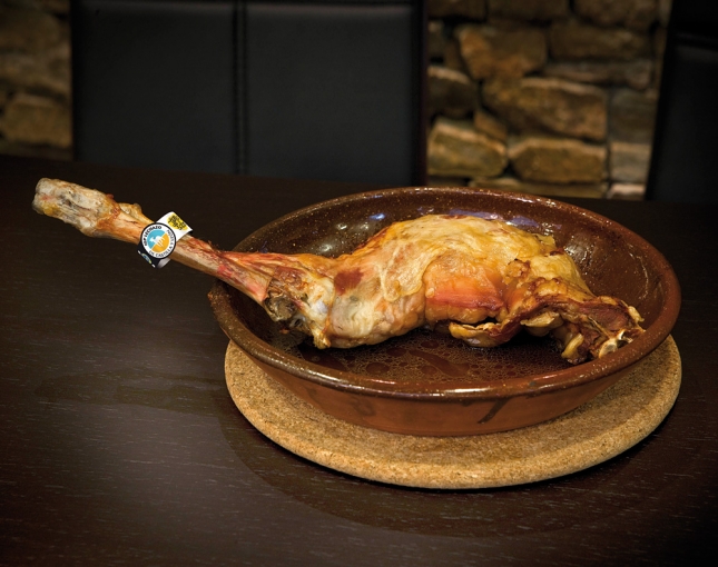 Firmado el contrato que pone en marcha la campa�a de promoci�n del consumo de cordero y lechal