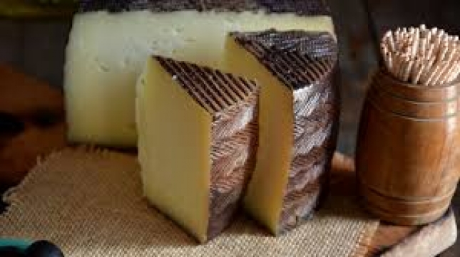 Castilla-La Mancha quiere reforzar la comercializacin del queso manchego en el mercado interior